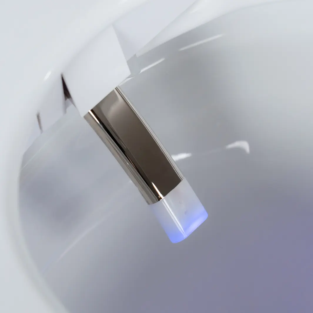 Luz UV integrada del inodoro inteligente Eisy para ayudar a mantener la taza más limpia